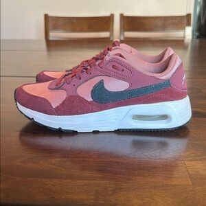 Nike Womens Air Max SC SE 'Red Stardust Deep Jungle' | Size 6
